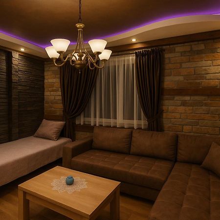 Unique Atmosphere With Golden Standard Design Sofia Luaran gambar
