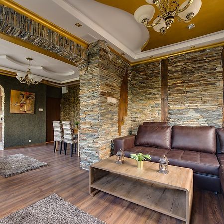 Unique Atmosphere With Golden Standard Design Sofia Luaran gambar