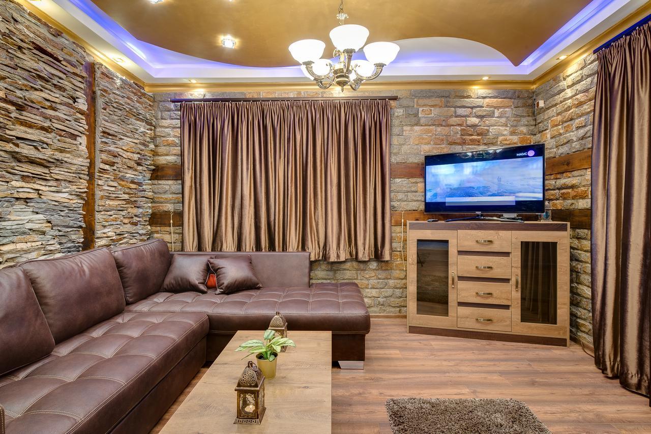 Unique Atmosphere With Golden Standard Design Sofia Luaran gambar