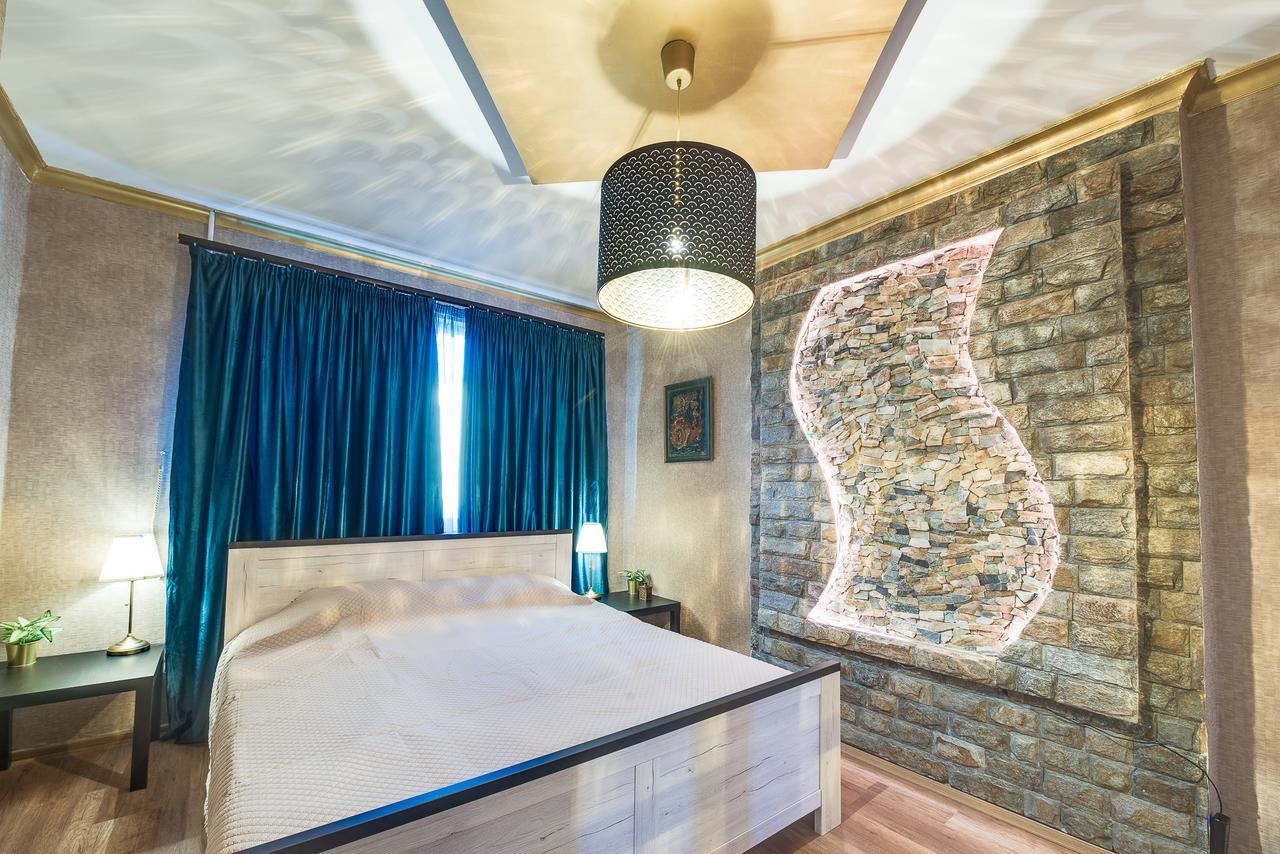 Unique Atmosphere With Golden Standard Design Sofia Luaran gambar