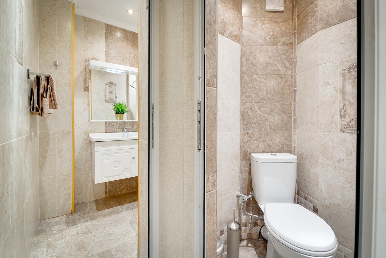 Unique Atmosphere With Golden Standard Design Sofia Luaran gambar
